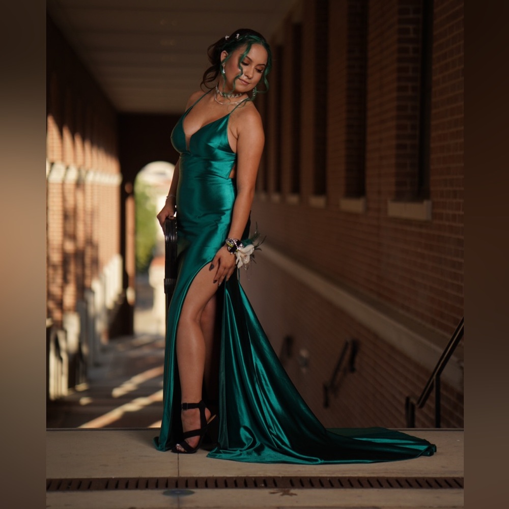 Emerald green shiny prom dress plunging neckline strappy back leg slit unaltered